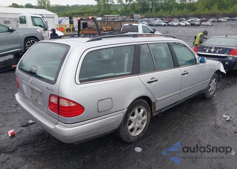 1999 Mercedes-Benz E 320 Awd z USA, uszkodzony, nr VIN WDBJH82F9XX022849